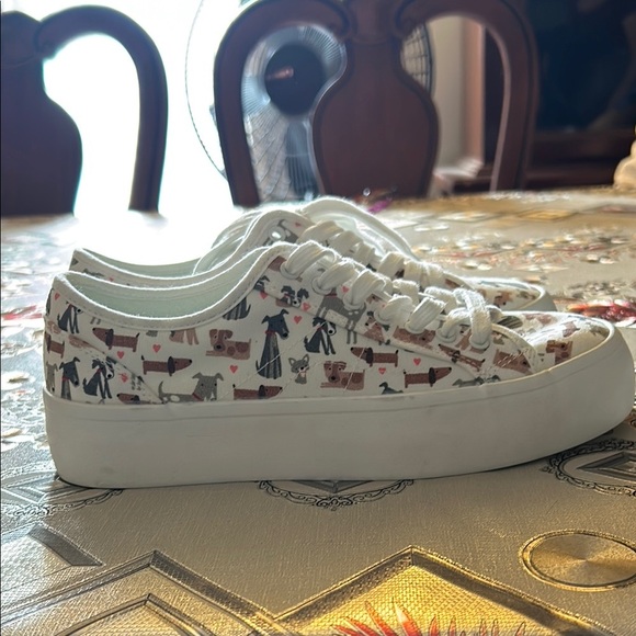 Charming Animal Print Lace-Up Sneakers - Picture 2 of 7